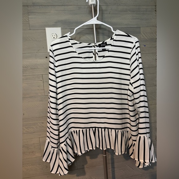 Black and White Striped Women's Top - Picture 3 of 7